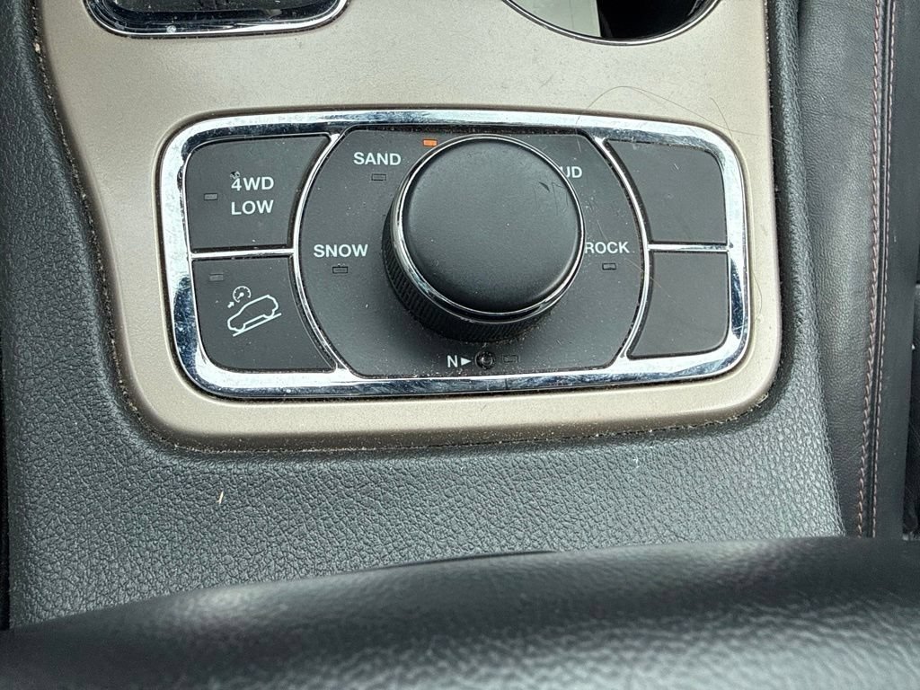 Used 2016 Bright White Clearcoat Jeep Limited image 27
