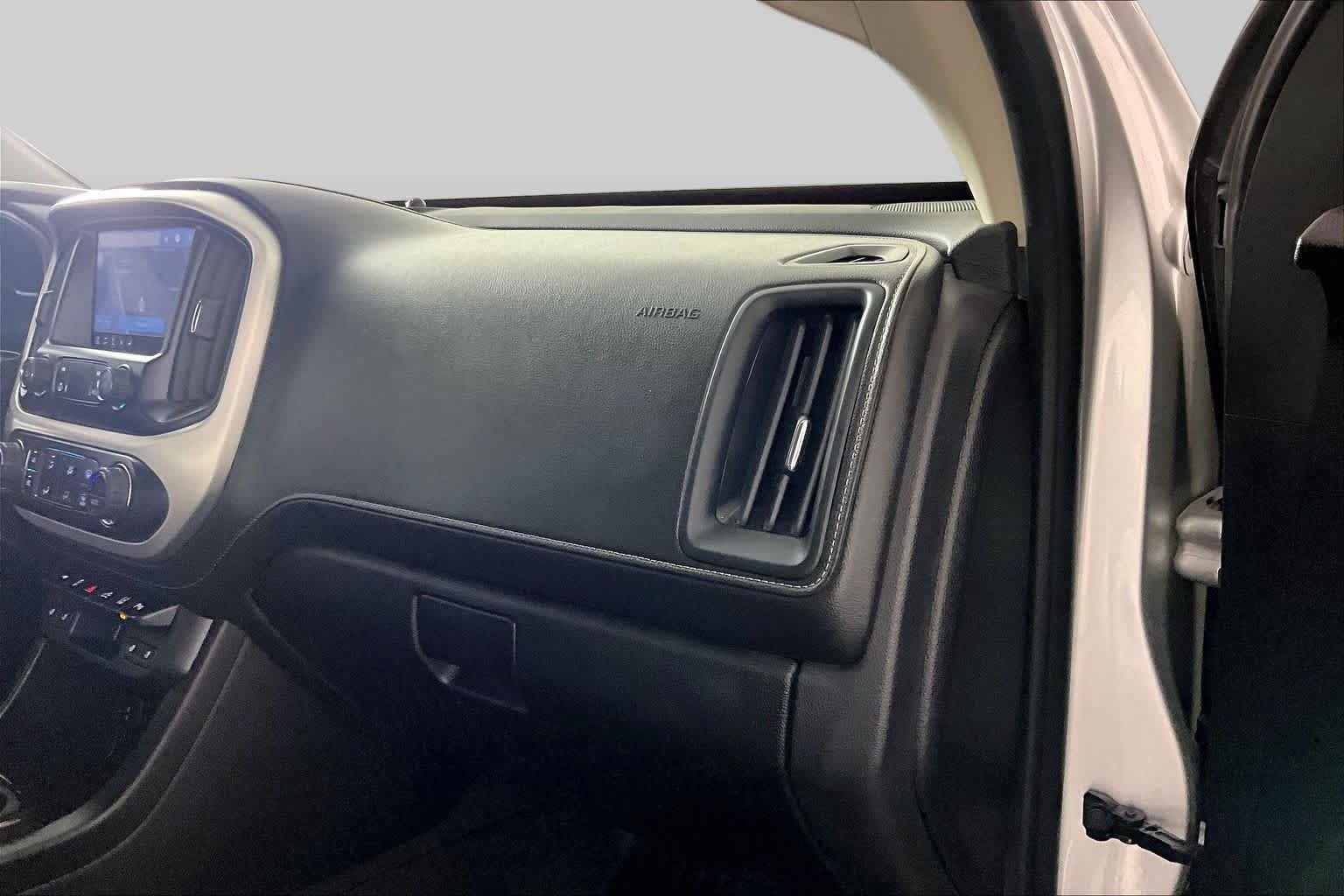 Used 2019 Quicksilver Metallic GMC 2WD SLT image 18