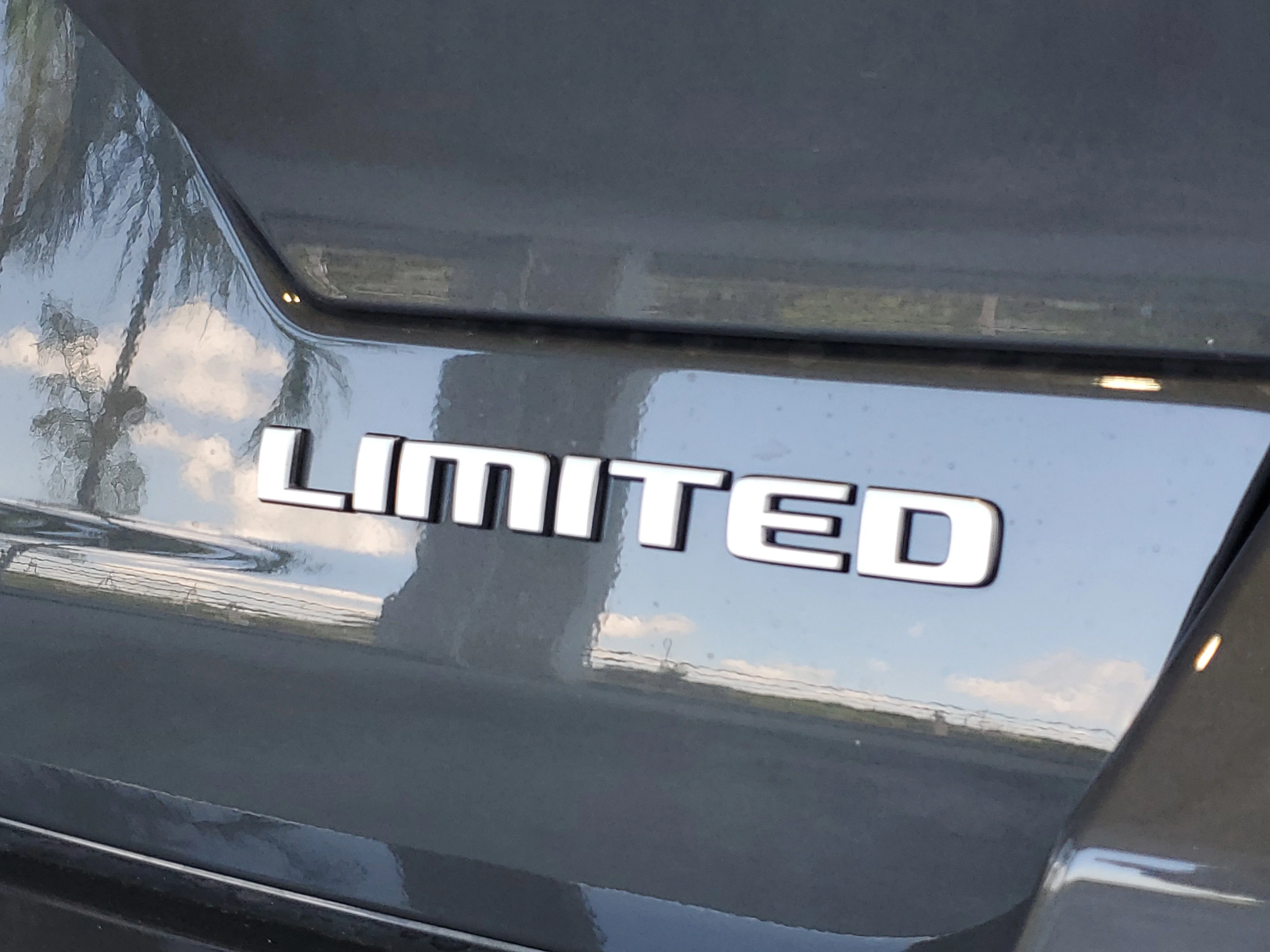 New 2026 Baltic Gray Metallic Clear-Coat Exterior Paint Jeep Limited image 4