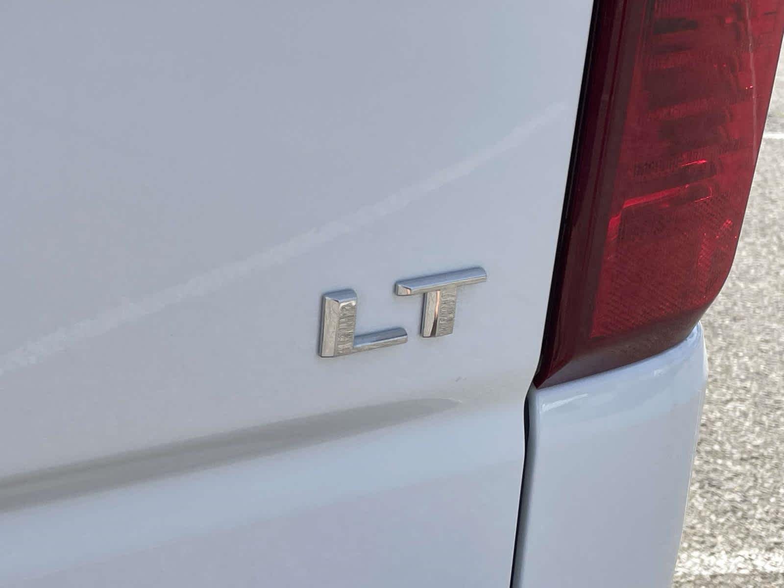 New 2026 Summit White Chevrolet LT (2FL) image 11