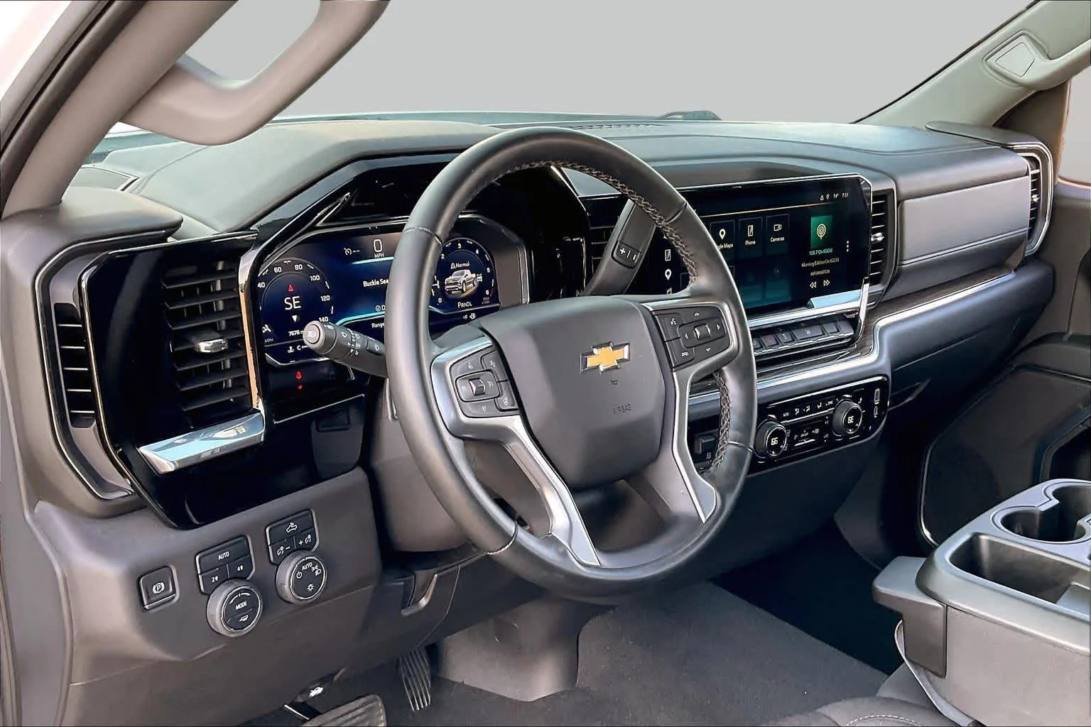 Used 2025 Summit White Chevrolet LT image 15