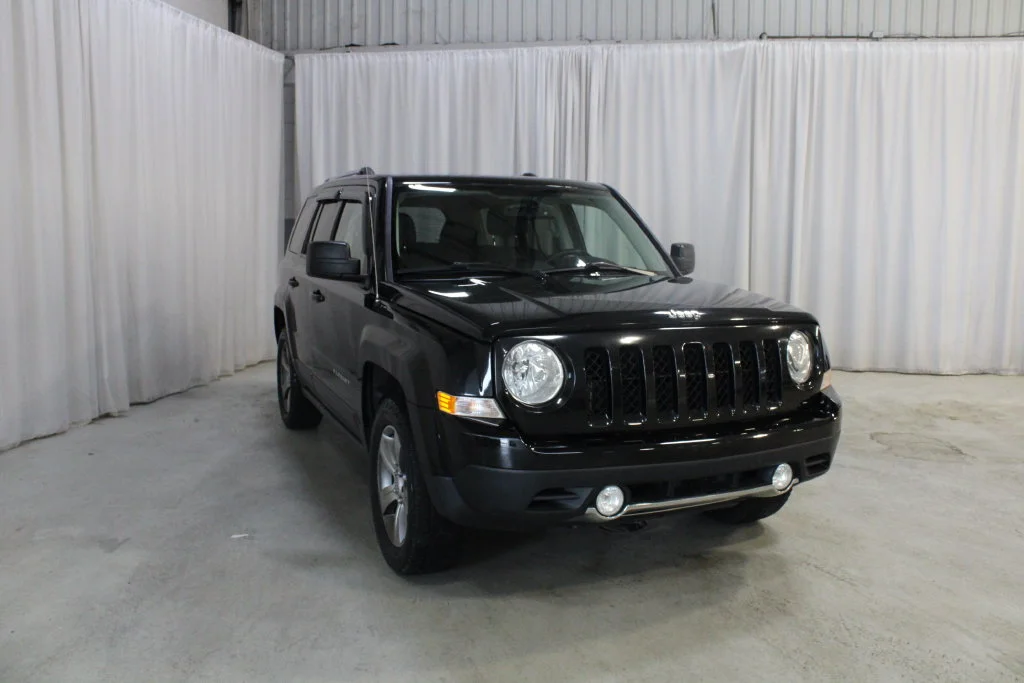 Used 2016 Black Jeep High Altitude image 36