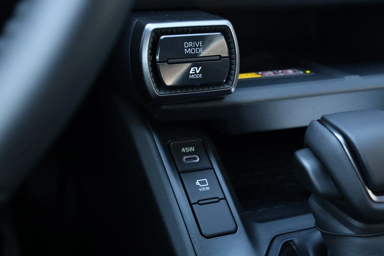 2026 Toyota RAV4 XSE - Photo 24