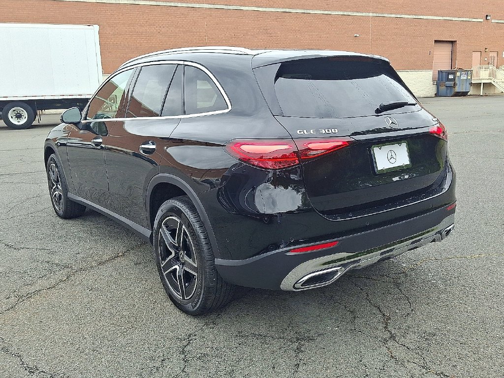 New 2027 Black Mercedes-Benz GLC 300 image 5