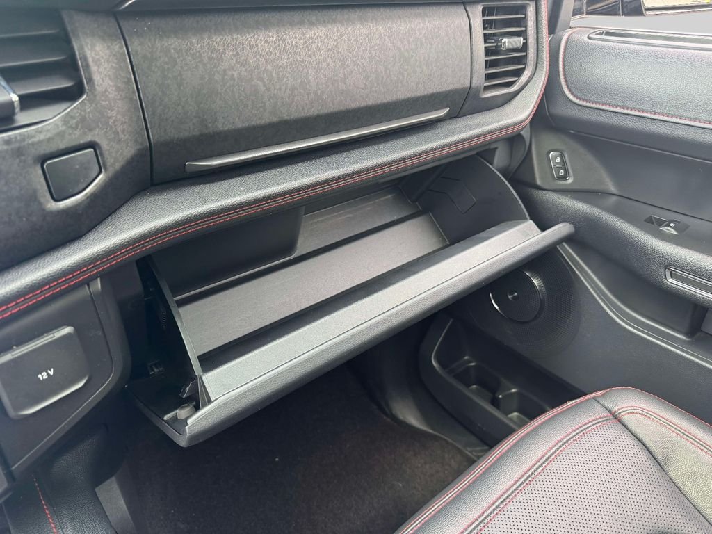 Used 2022  Ford Limited image 31