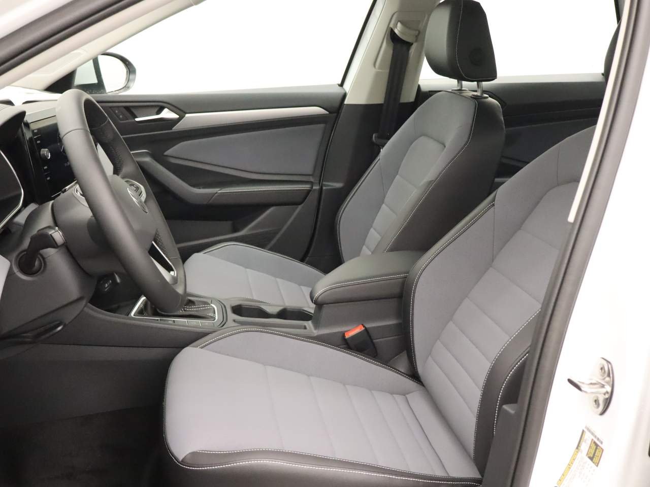 2026 Volkswagen Jetta SE - Photo 14