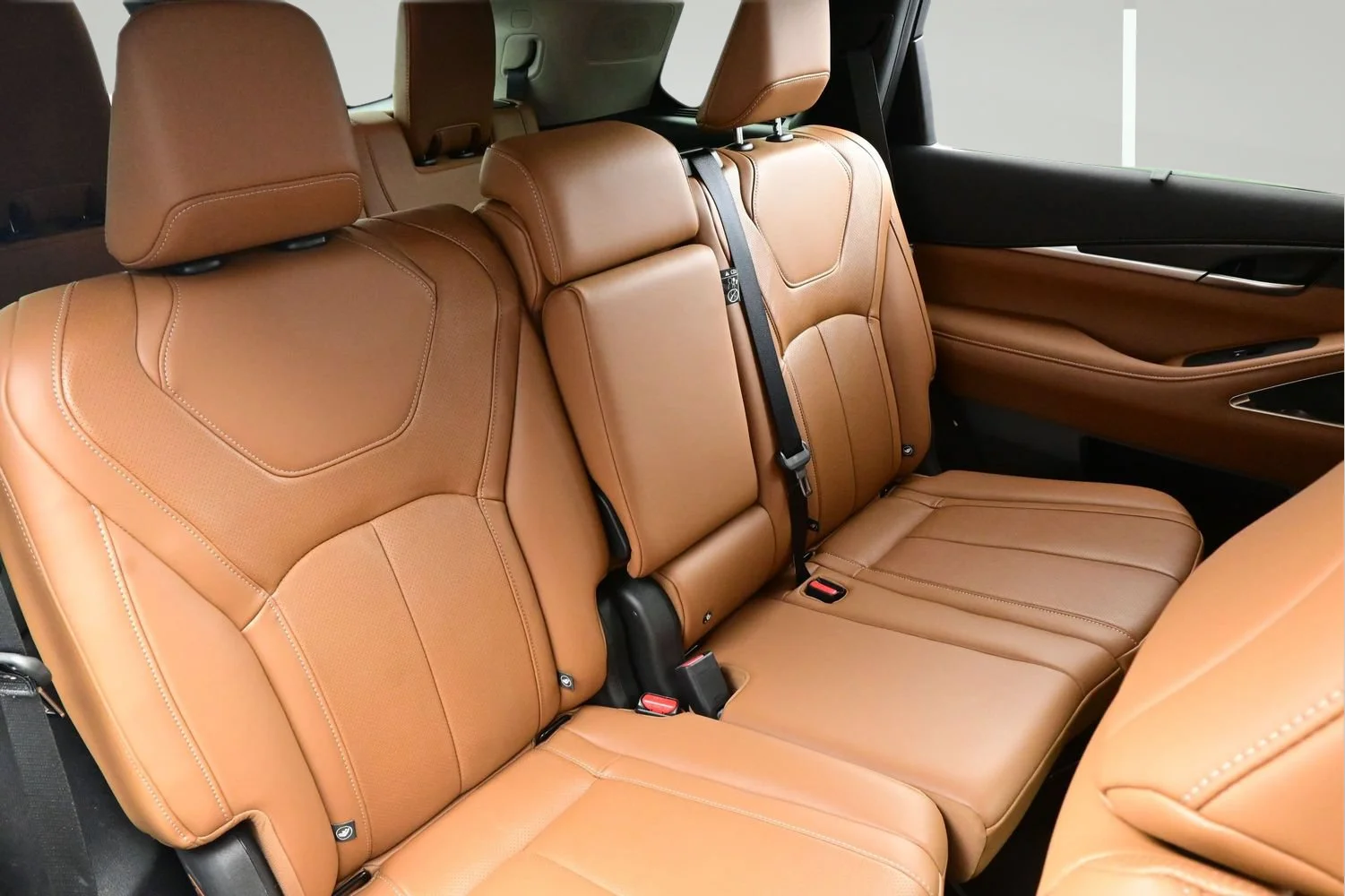 Used 2025 Majestic White INFINITI SENSORY image 13