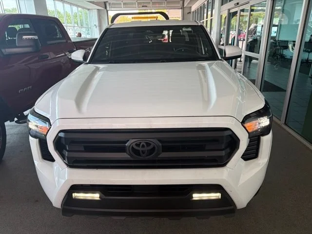 Used 2025 Ice Cap Toyota SR5 image 2