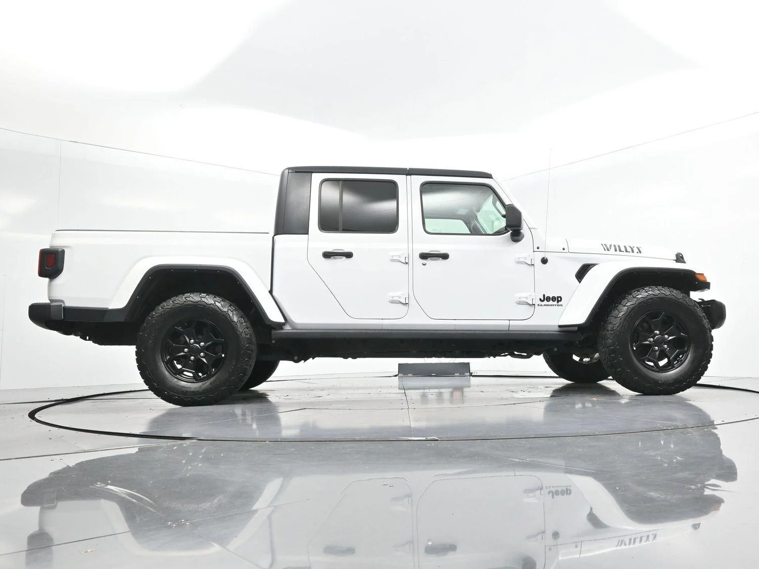 Used 2022 White Jeep Willys image 46