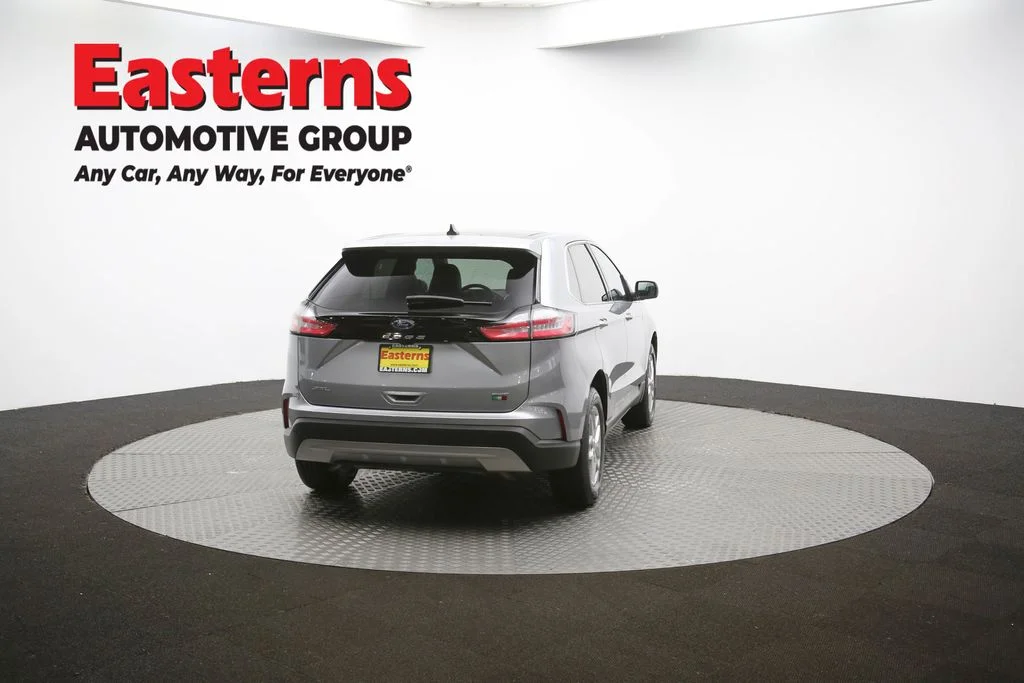 Used 2023 Silver Ford SEL image 35