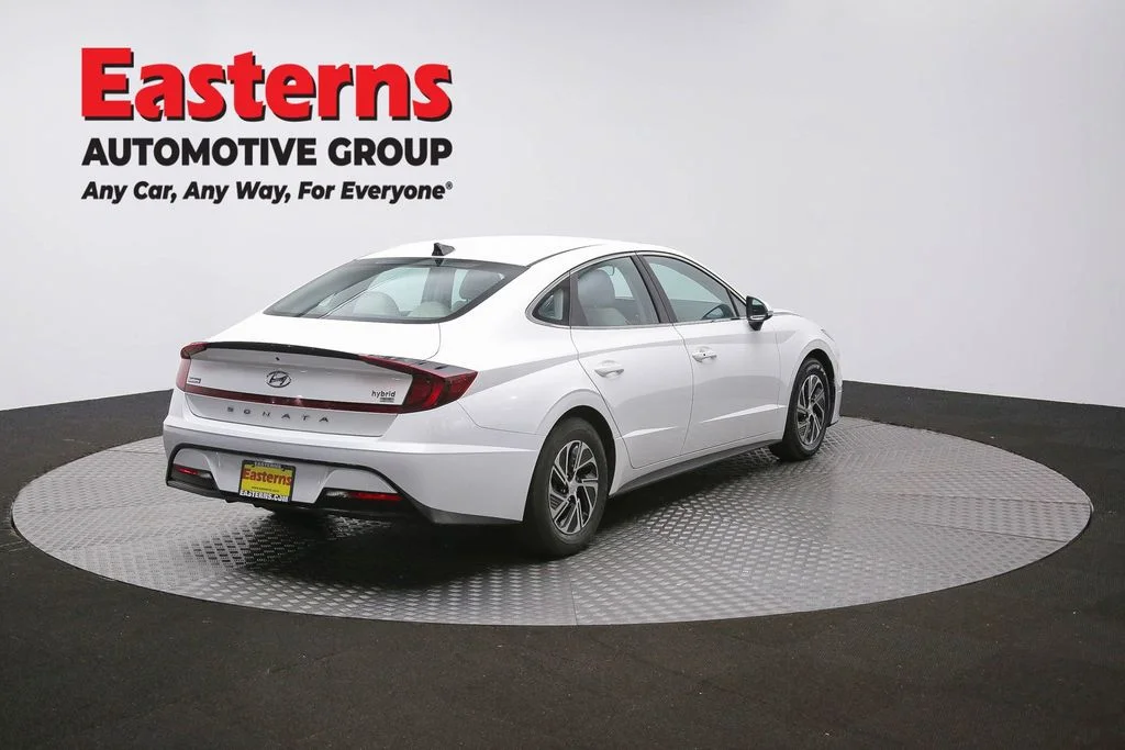 Used 2021 White Hyundai Blue image 36