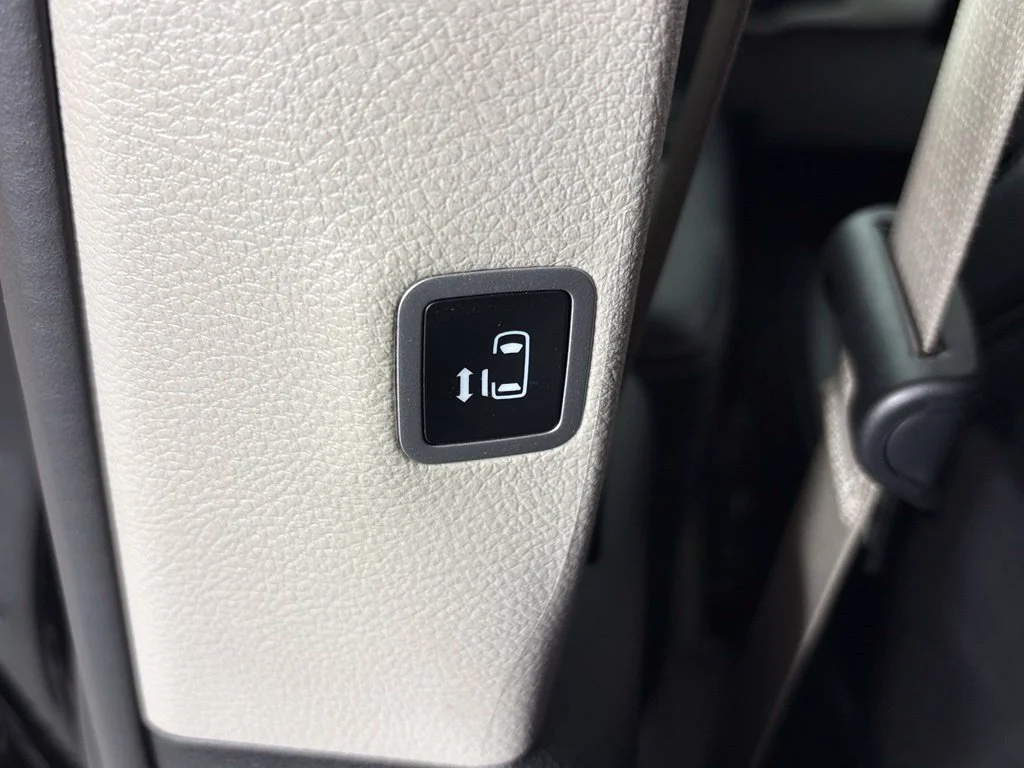 Used 2024 Black Chrysler Touring L image 34