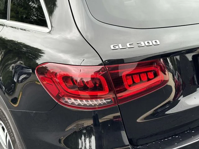 Used 2022  Mercedes-Benz GLC 300 image 11