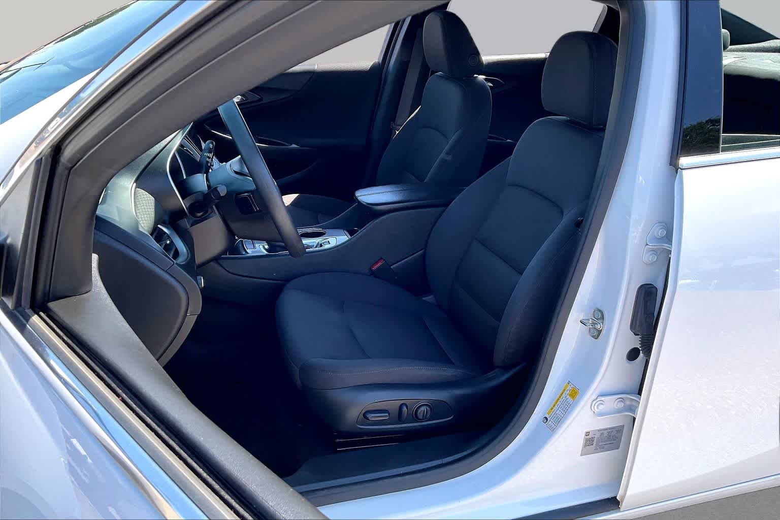Used 2024 Summit White Chevrolet LT image 8