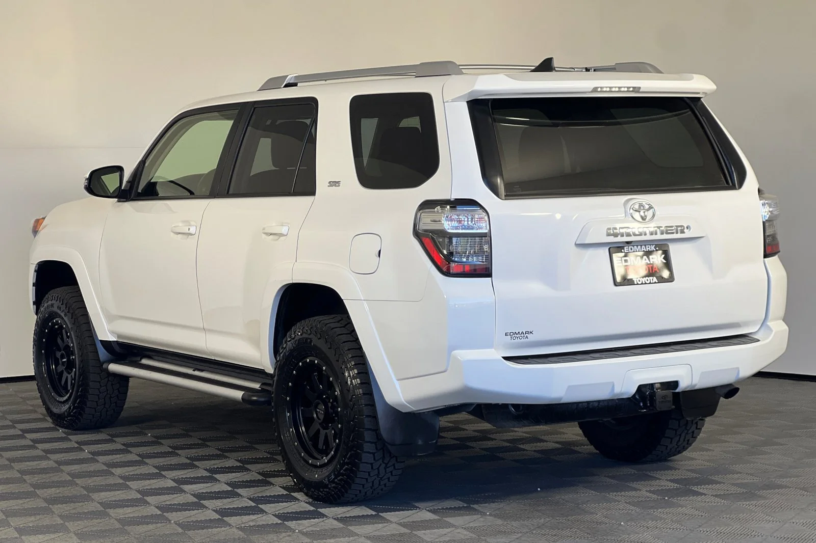 Used 2018 Super White Toyota SR5 Premium image 5