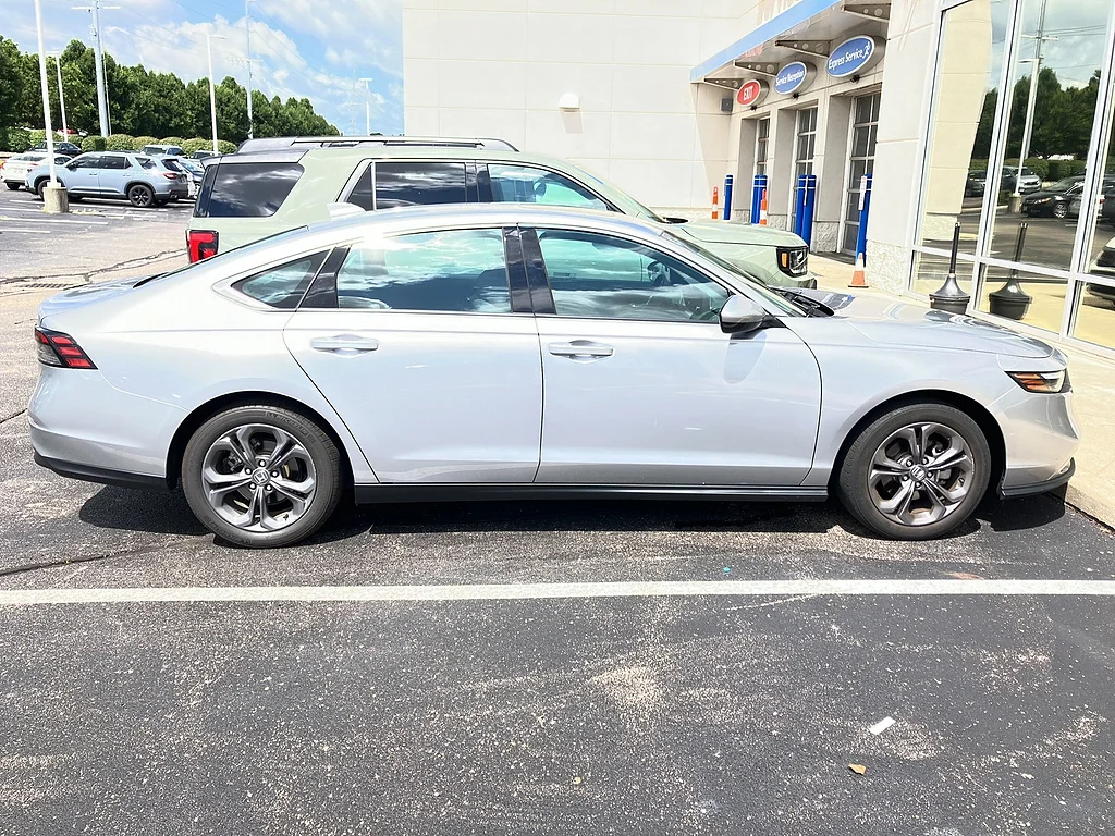 Certified Used 2023 Lunar Silver Metallic Honda EX image 2