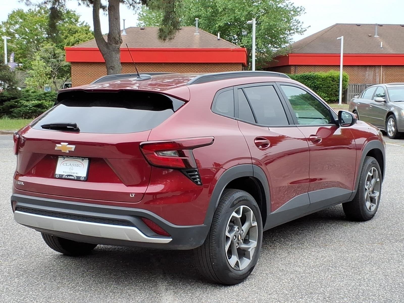 Used 2025 Crimson Metallic Chevrolet LT image 8
