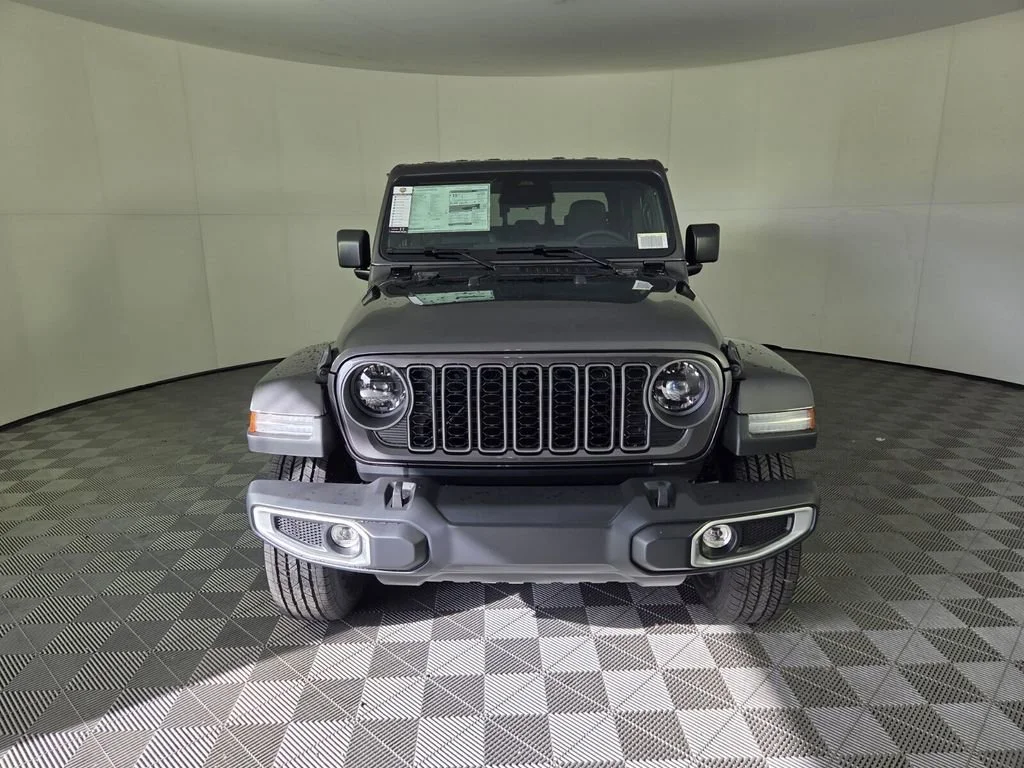 New 2026 Granite Crystal Metallic Clear-Coat Exterior Paint Jeep Sahara image 3