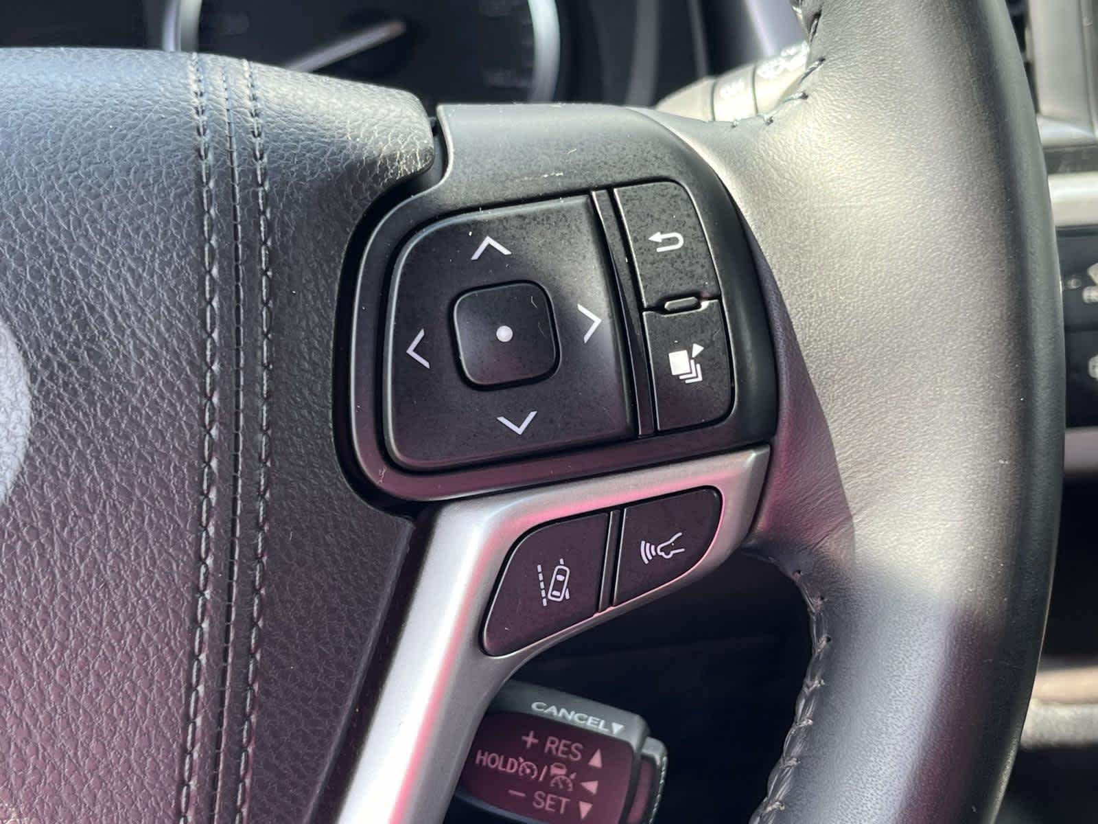 Used 2017 Predawn Gray Mica Toyota XLE image 39