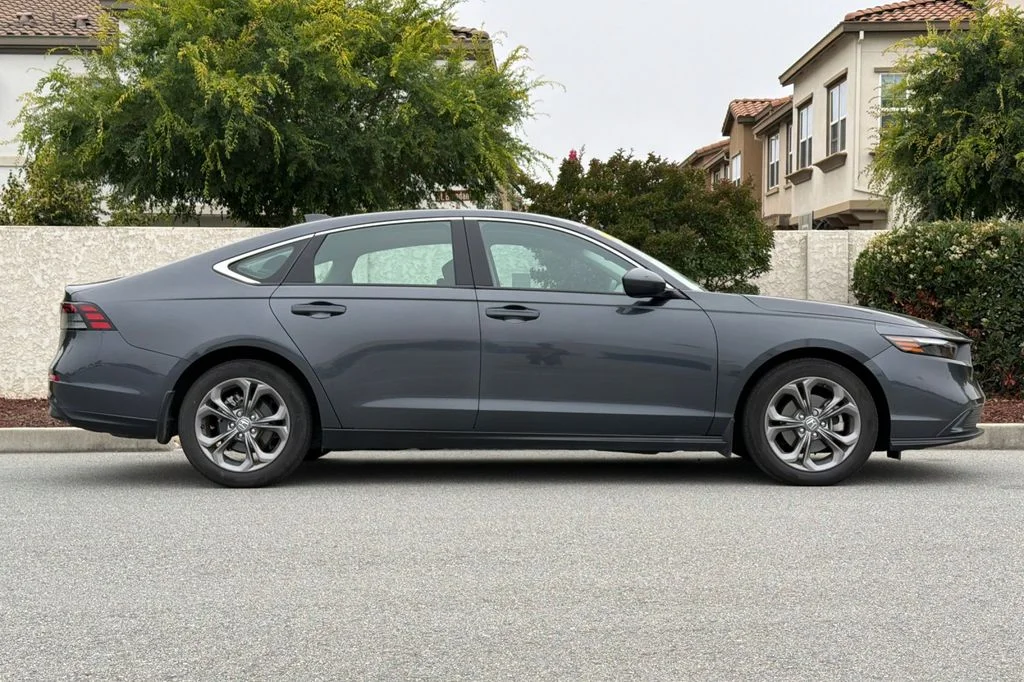 Used 2024 Canyon River Blue Metallic Honda EX image 3