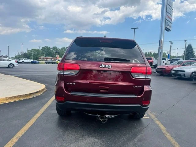 Used 2019 Velvet Red Pearlcoat Jeep Laredo E image 6