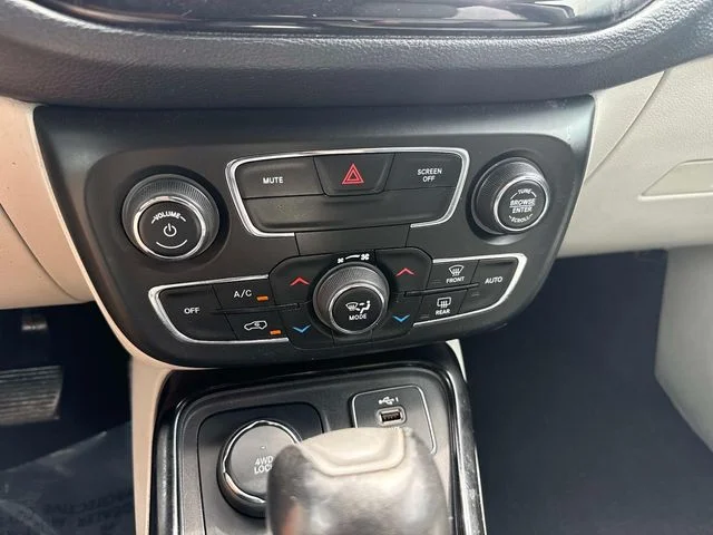 Used 2020 Blue Jeep Limited image 26