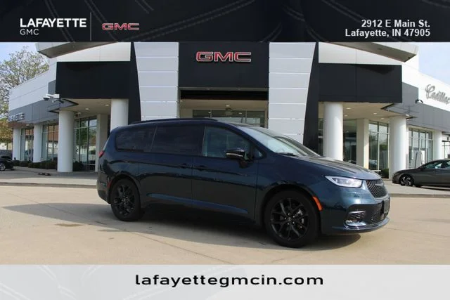 2025 Chrysler Pacifica Limited's photo