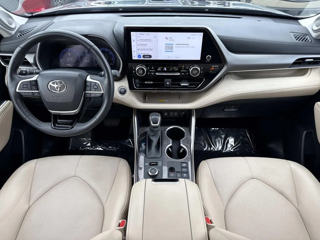 Used 2024  Toyota Limited image 19