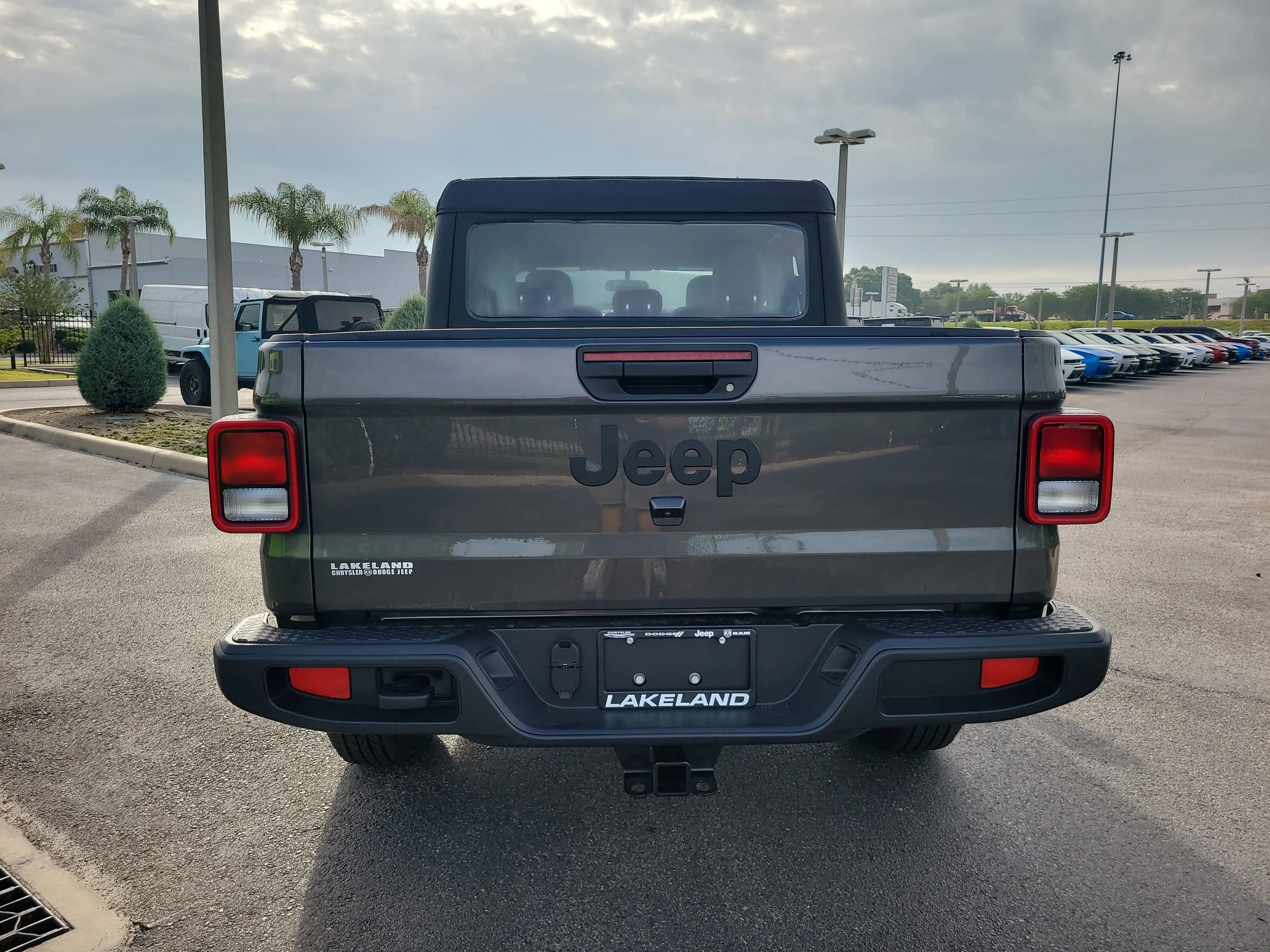 New 2026 Granite Crystal Metallic Clearcoat Jeep Sport image 7