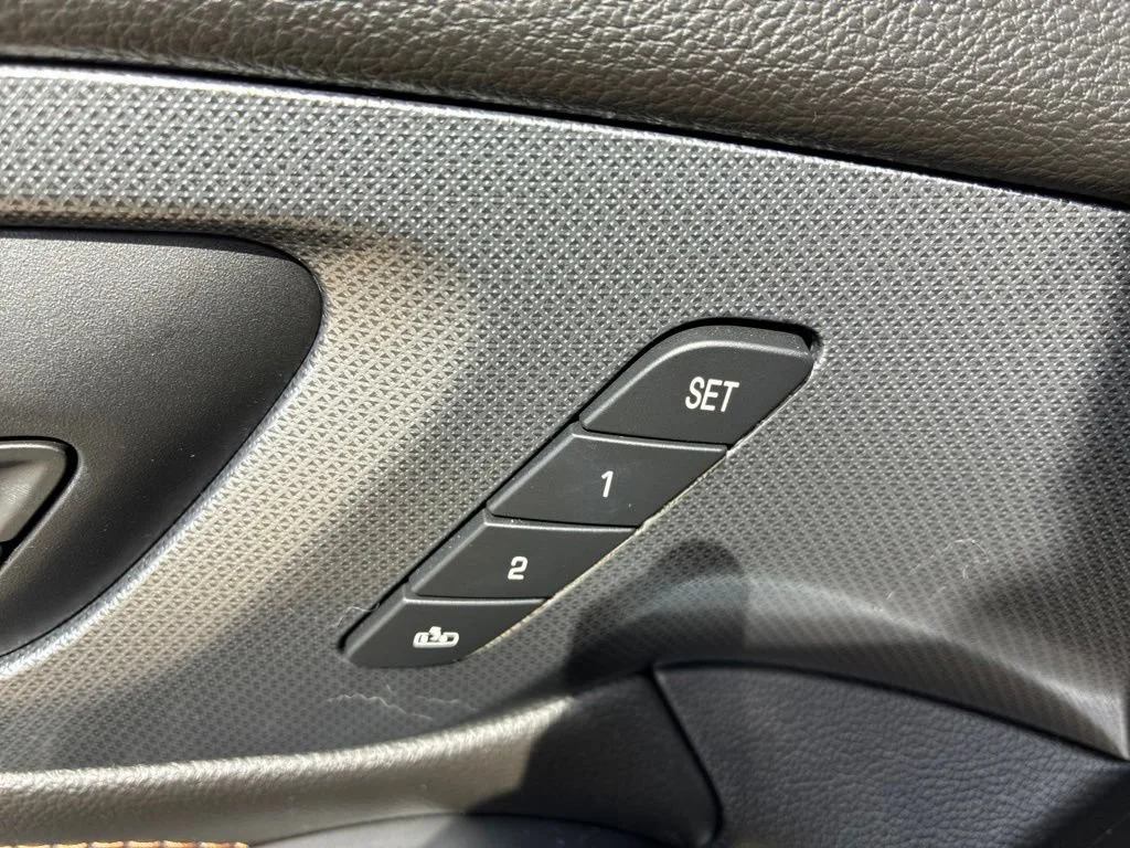 Used 2019 IRIDESCENT PEARL TRICOAT Chevrolet Premier image 10