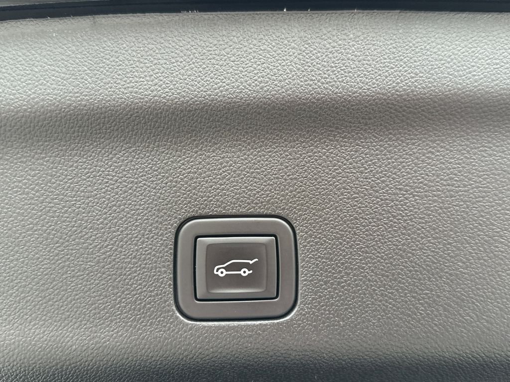 Used 2024 Onyx Black GMC SLT image 28