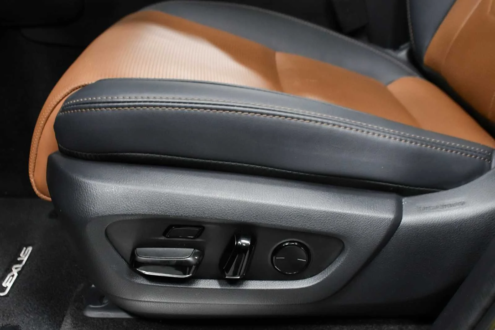 Used 2025 Atomic Silver Lexus Luxury+ image 15