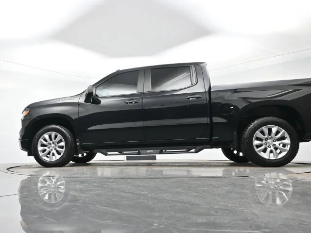 Used 2023 BLACK Chevrolet Custom image 26