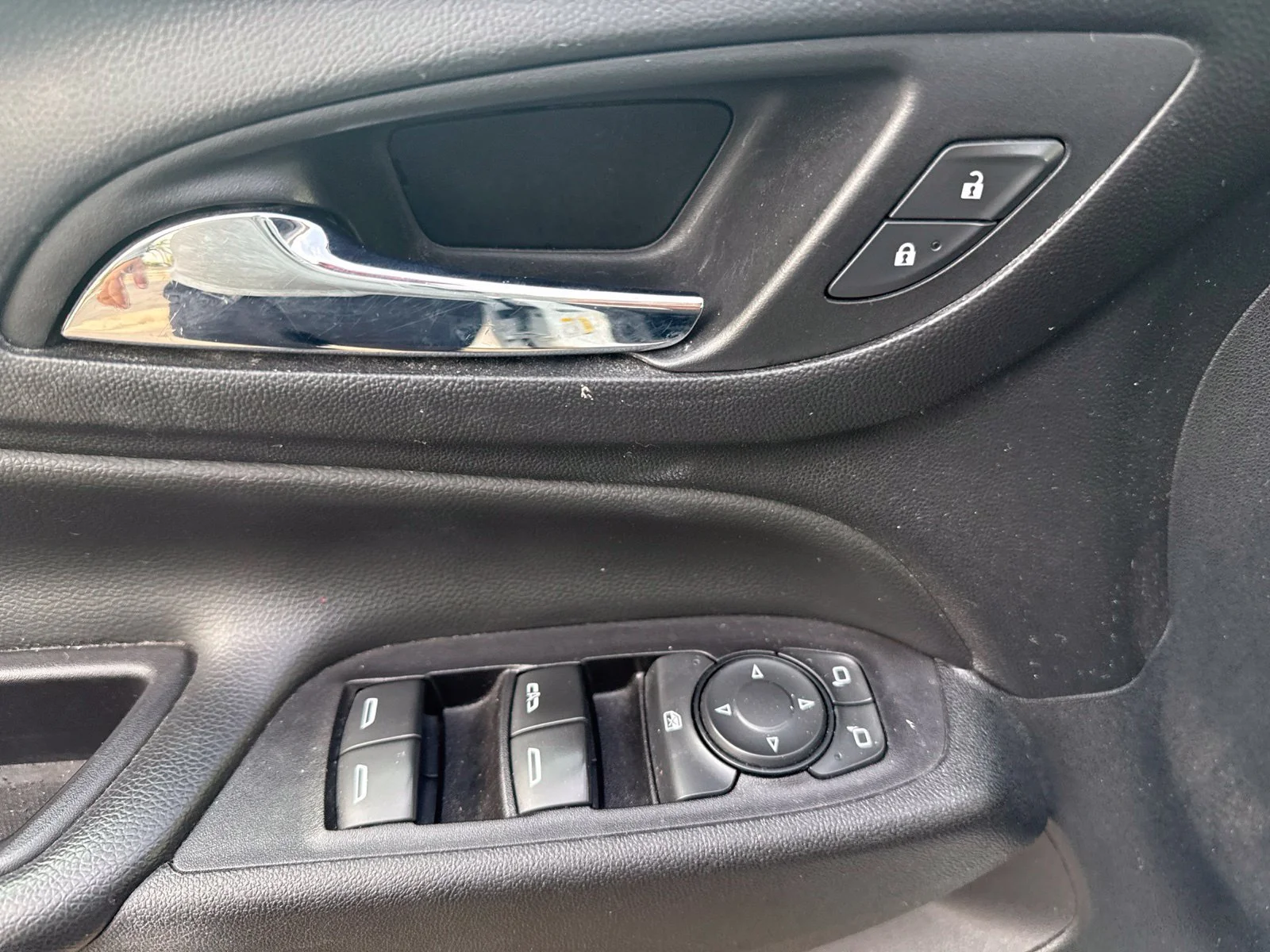 Used 2019 SUMMIT WHITE Chevrolet LT image 15