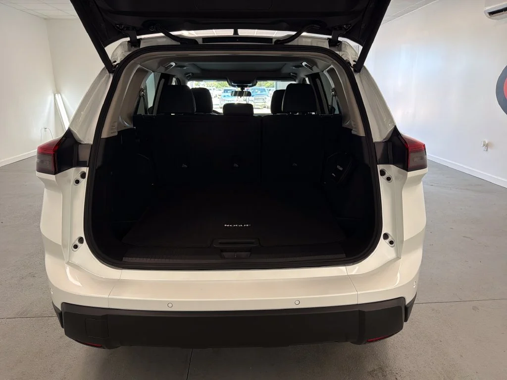 New 2027 Everest White Pearl TriCoat Nissan Dark Armor™ image 7