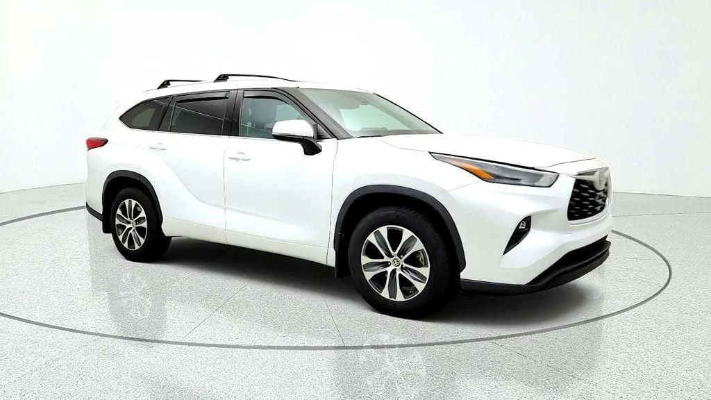 Used 2022 Not Specified Toyota XLE AWD image 3