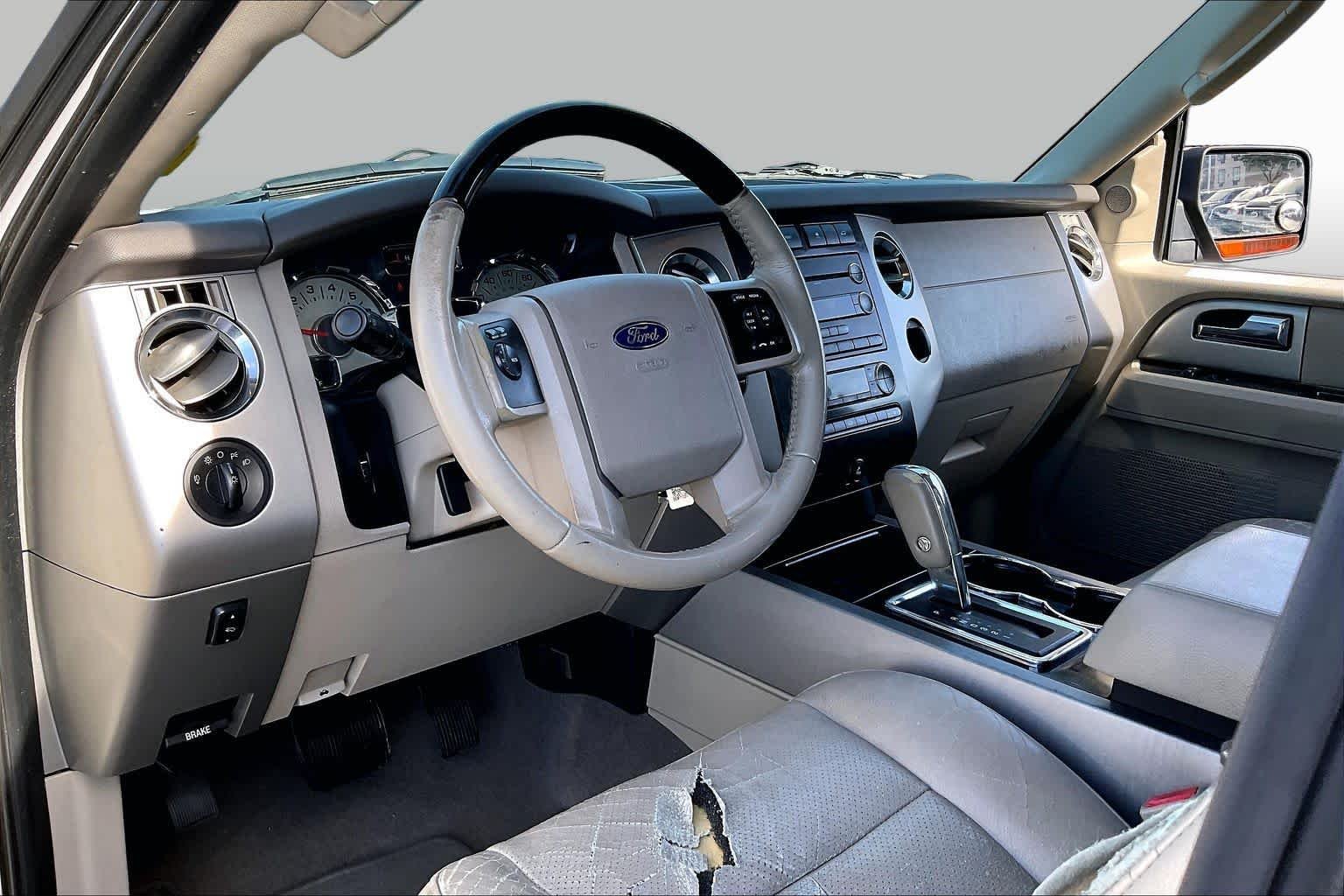 Used 2011 White Platinum Metallic Ford Limited image 15