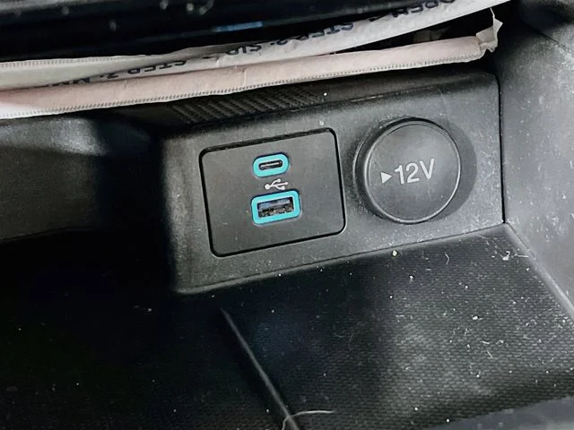 Used 2022 White Ford SE image 21