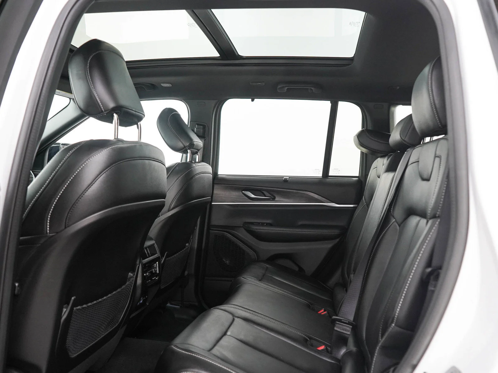 Used 2024 Bright White Clearcoat Jeep Limited image 15