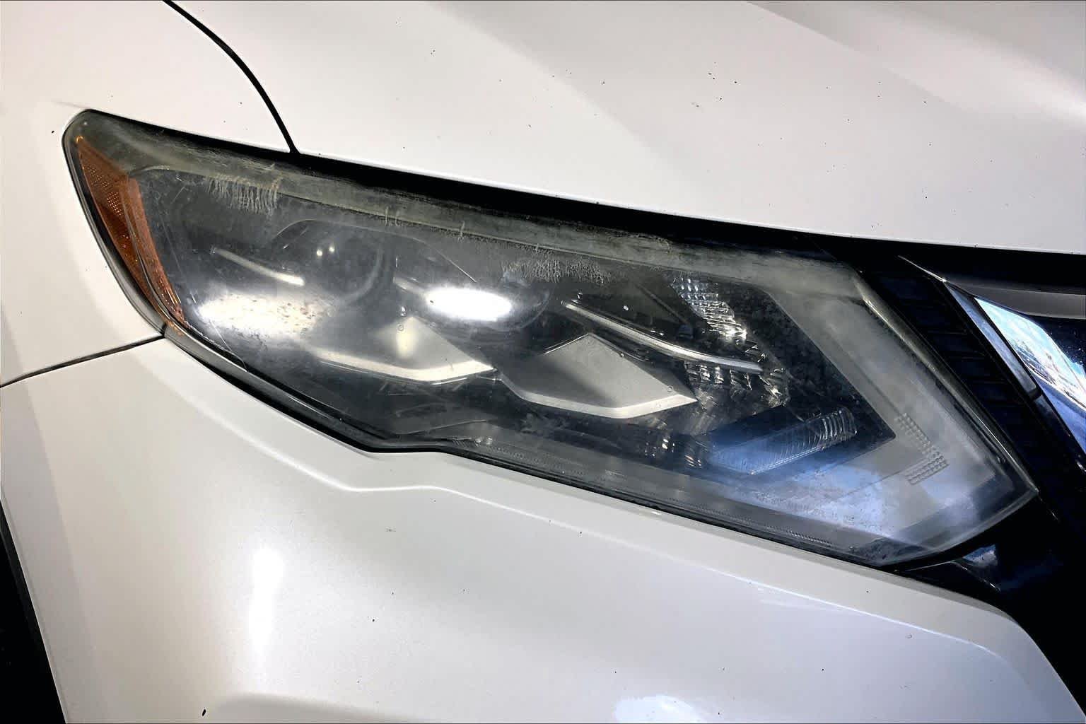 Used 2018 Pearl White Nissan SL image 26