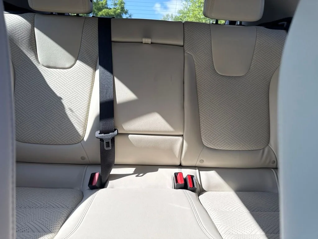 Used 2020 Red Buick Essence image 22