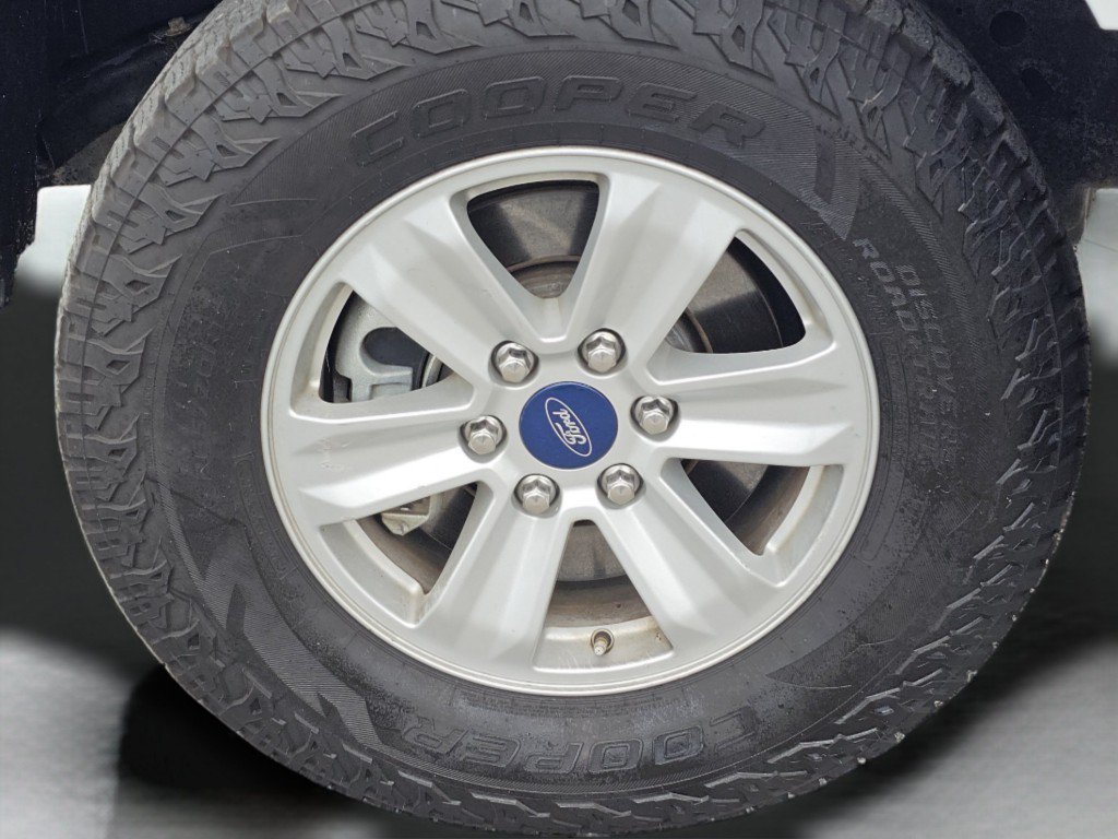Certified Used 2018 Oxford White Ford XLT image 16