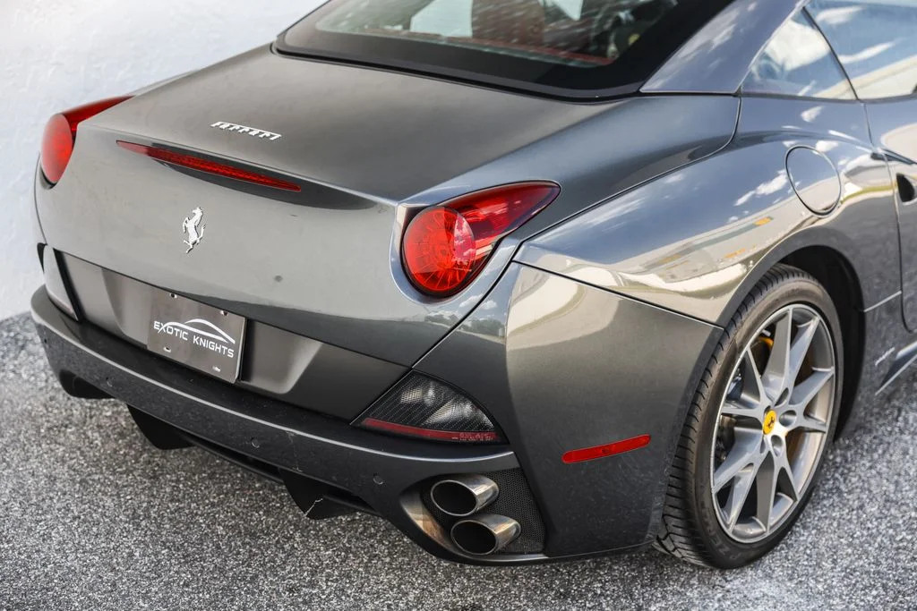 Used 2010 Silver Ferrari Base image 8