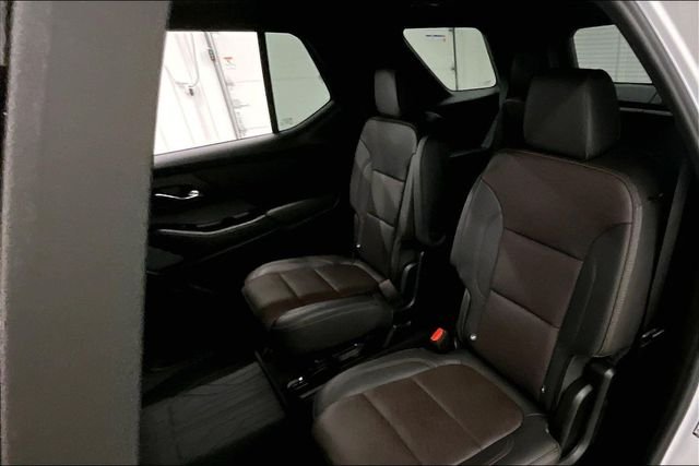 Used 2023 Iridescent Pearl Tricoat Chevrolet High Country image 25