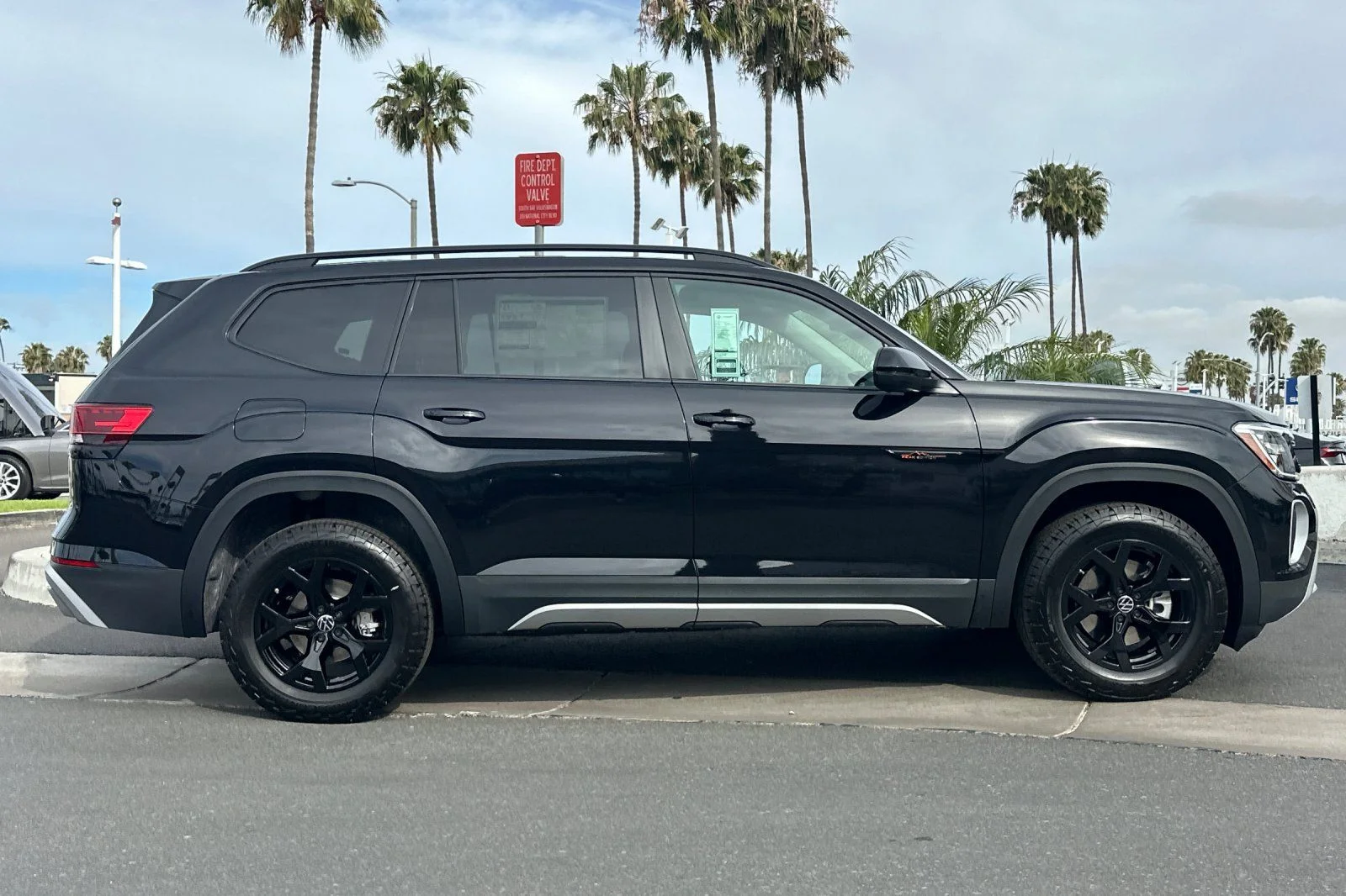 New 2026 Black Volkswagen 2.0T Peak Edition image 4