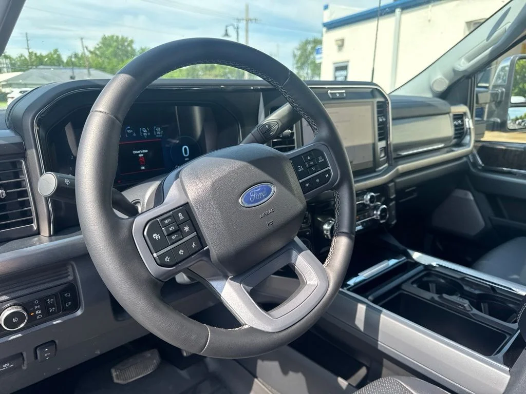 2025 Ford F-350 Super Duty Lariat - Photo 17
