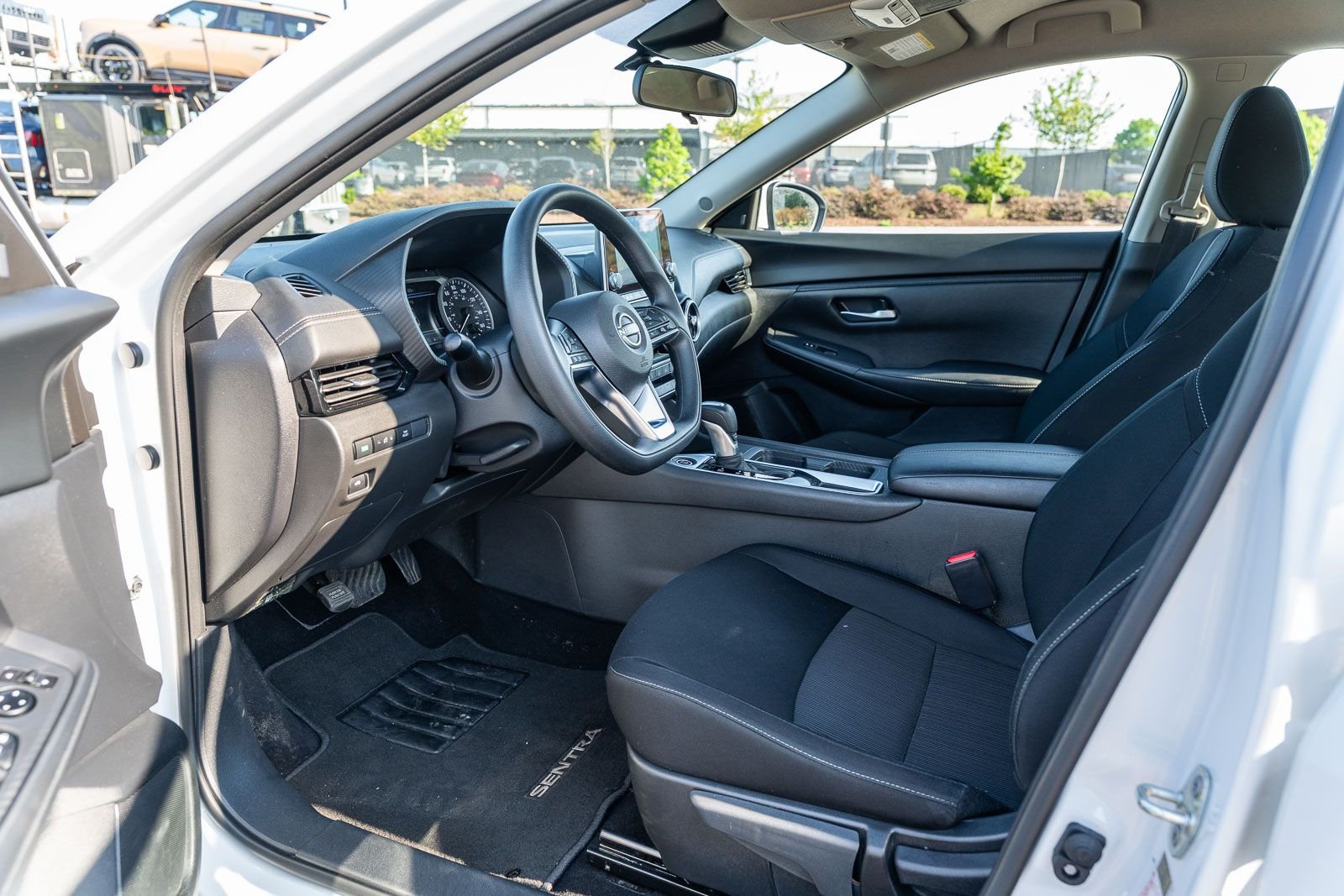 Used 2025 White Nissan SV image 18