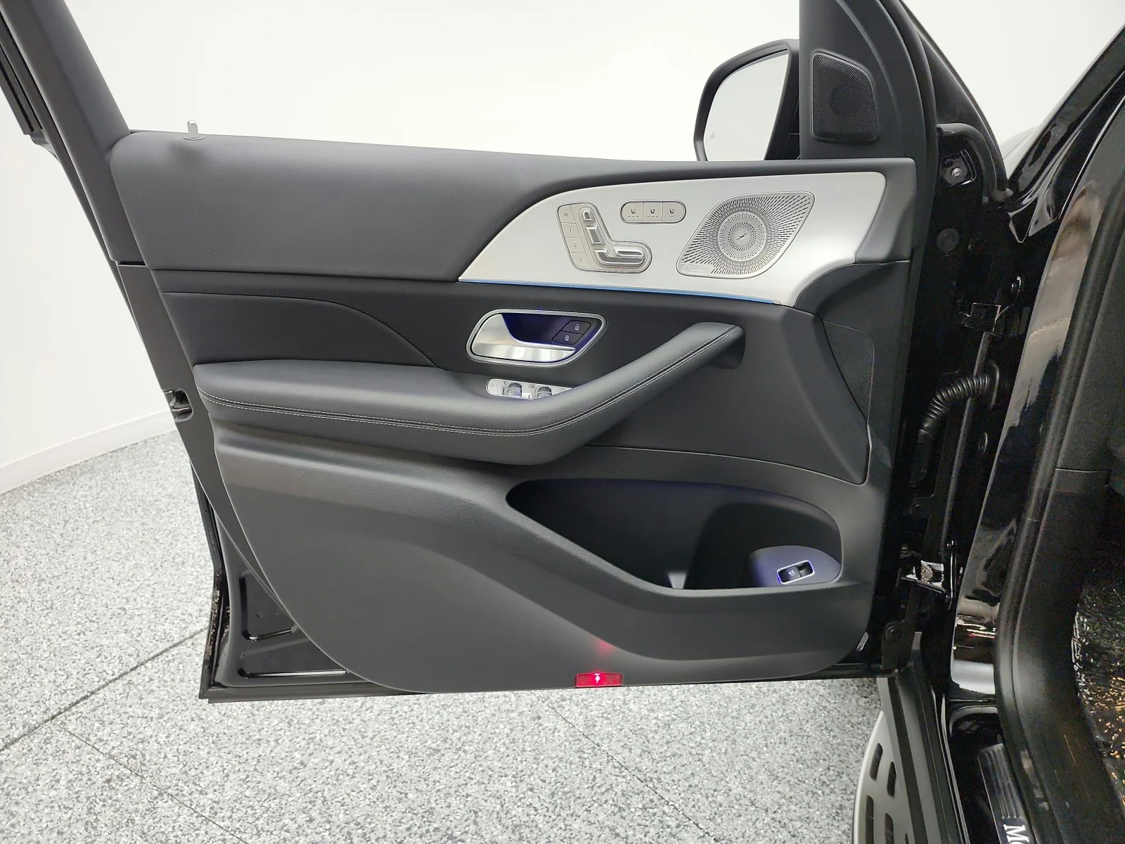Used 2025 Black Mercedes-Benz GLE 350 SUV image 12