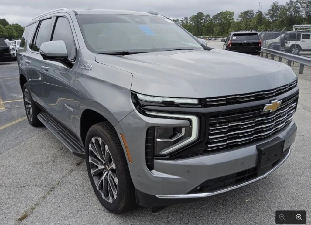 Used 2025 Gray Chevrolet High Country image 3