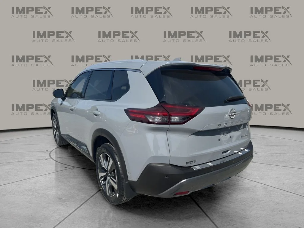 Used 2023 Gray Nissan SL image 3